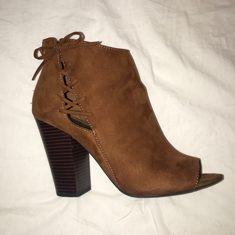 A.n.a ( A New Approach) brown suede booties